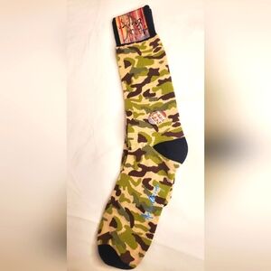 NWT ARTHUR GEORGE -pair of men camouflash socks - **sign by Rob Kardashian**